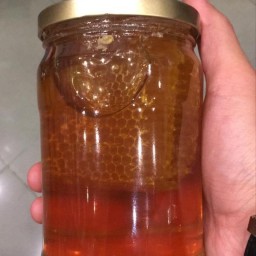 عسل خوانسار طبیعی با موم، کیفیت عالی و تضمینی، با تایید آزمایشگاه