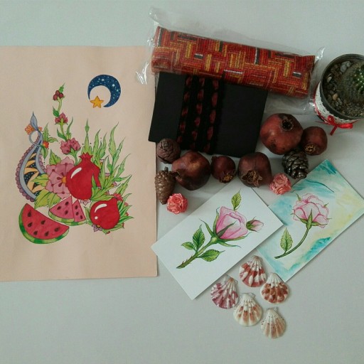 پک هدیه یلدایی
تابلو نقاشی سایز A4، بوک مارک، کیف جامدادی، صدف و انار