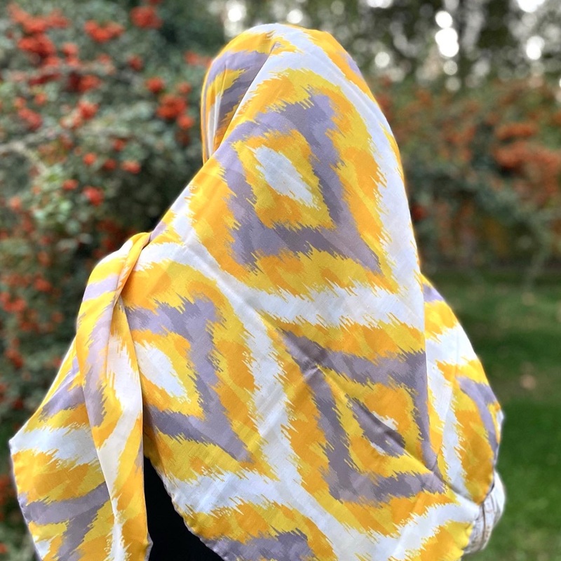 روسری قواره بزرگ نخی چهارفصل طرح پاییزه