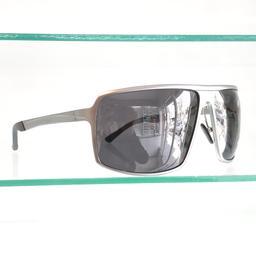 عینک آفتابی  اورجینال  برند پلیس police  سایز بزرگ بیس دار با پوشش کامل دور حدقه چشم عدسی پلاریزد و uy400  دودی 