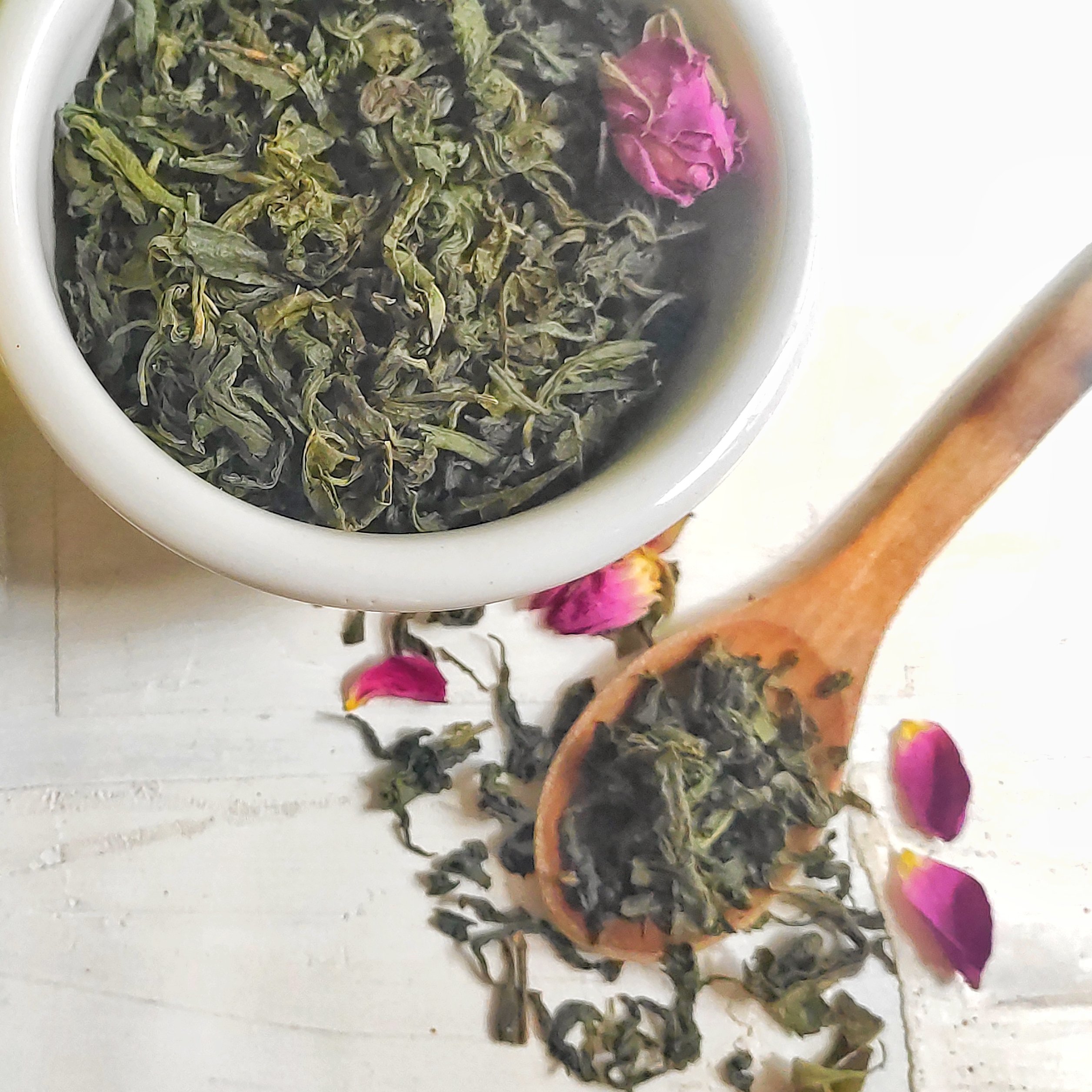 چای سبز قلم بهاره ایرانی بدون چوب 250 گرمی داهمان (لاهیجان)
