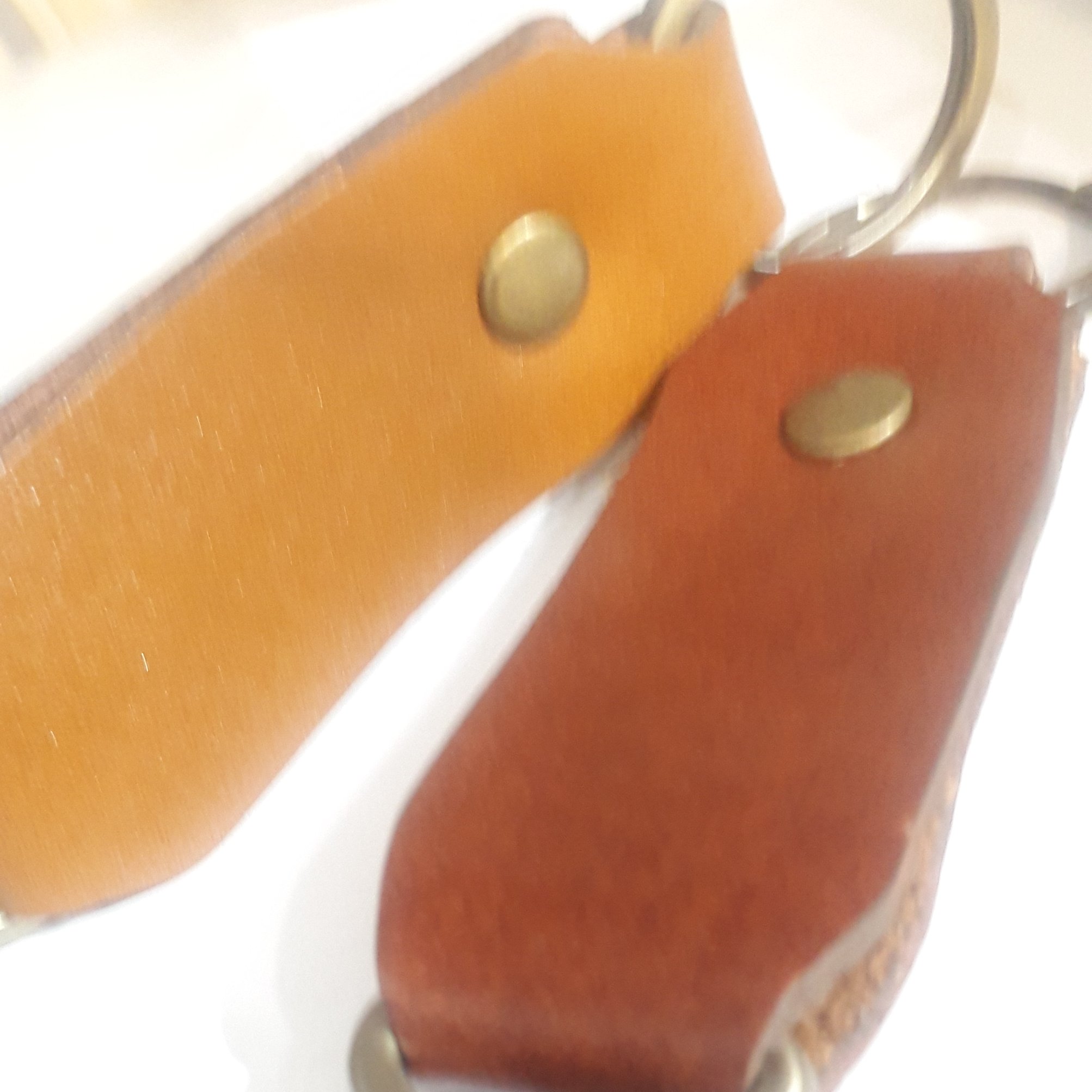 جاسویچی  چرم طبیعی در رنگ های عسلی تیره و روشن نوع یراق ترک