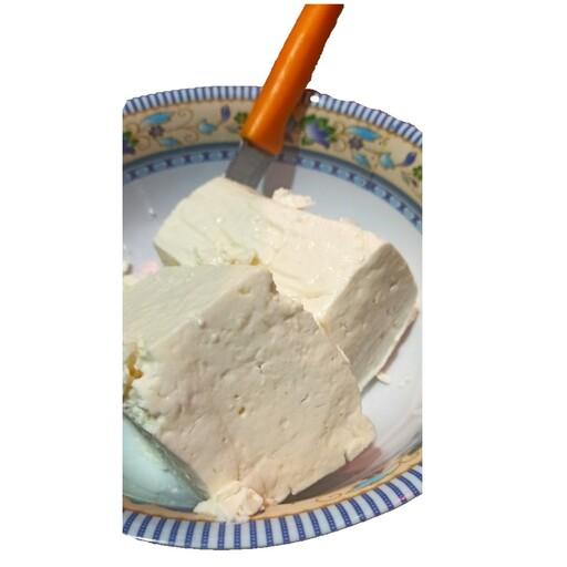 پنیر خوش طعم و لذیذ  لیقوان در قالب یک کیلو گرم 