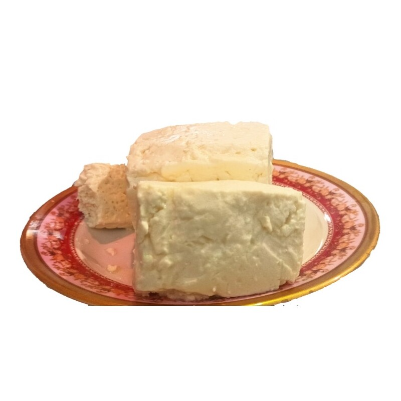 پنیر خوش طعم و بسیار   لذیذ  لیقوان 17 کیلویی با آب و ظرف  جمعاً 20 کیلو گرم می شود 