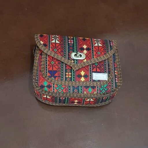 کیف دوشی سنتی و فاتتزی در طرح ها و ابعاد گوناگون پارچه گیلیم 
