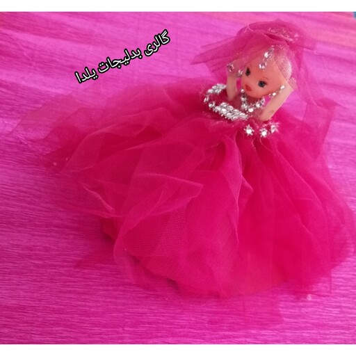 عروسک باربی تزئینی کارشده با پارچه و نگین ریز رنگ صورتی مناسب تزیینات 