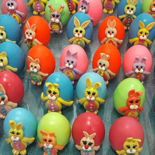تخم مرغ سفالی رنگارنگ نماد سال جدید برای شادی بخشیدن ب هفت سینهای زیباتون و عیدی کوچولوهای عزیز 