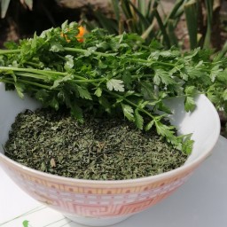 سبزی خشک شده اناریجه محلی یا گیجا شمال در وزن(100)گرمی