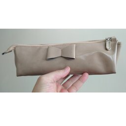 جامدادی و کیف لوازم آرایش مثلثی چرم مصنوعی براق تک رنگ