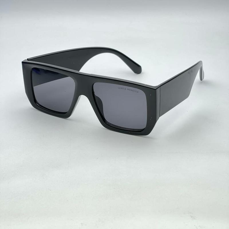 عینک افتابی زنانه ومردانه مارک جنتل مانستردارای یووی 400(شیشه مشکی)