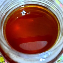 عسل نیمه طبیعی مرغوب(گون و آویشن) ساکاروز حدود 6 محصول ارتفاعات کوههای بزقوش سراب(آ.ش.)