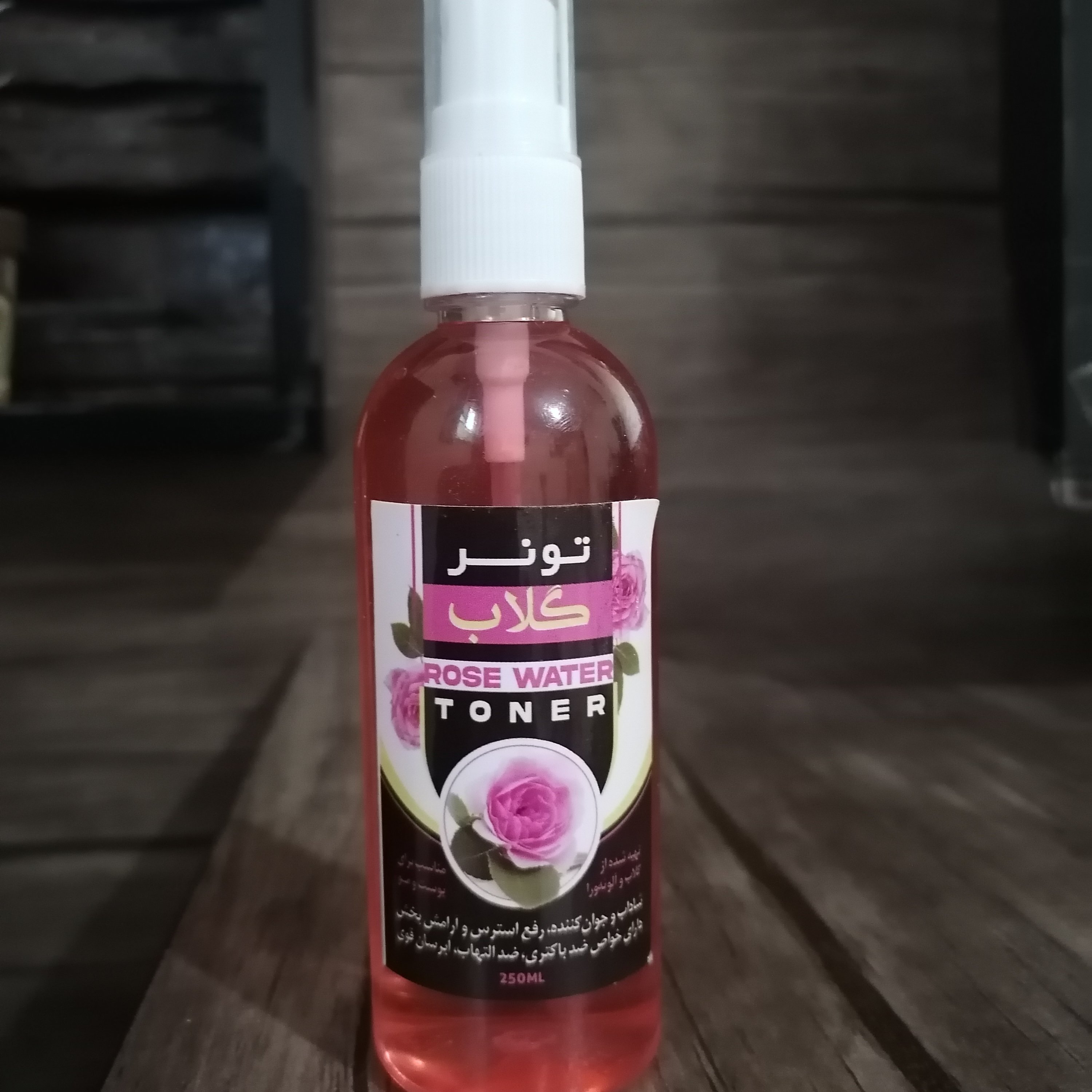 تونر گلاب، جوان کننده و شاداب کننده، کاهش استرس و آرامش بخش، دارای خواص ضد عفونی کننده و ضد باکتری، پاک کننده آرایش