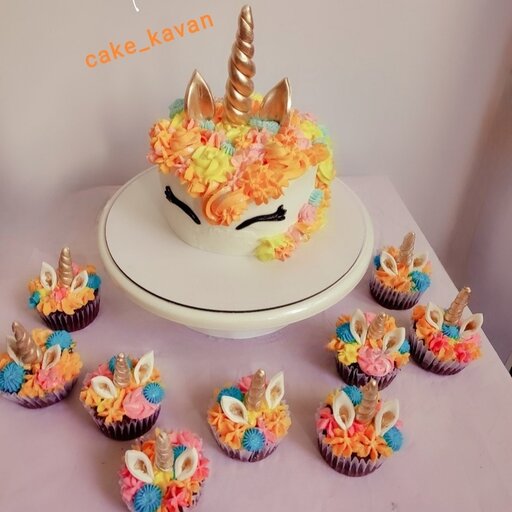کیک تولد دخترانه اسب تک شاخ و کاپ کیک تک شاخ شکلاتی  تزیینات فوندانت