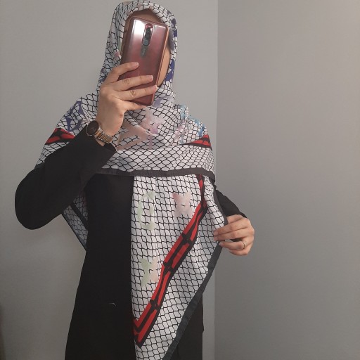 روسری نخی منگوله دار تک رنگ زمینه روشن سایز بزرگ زنانه