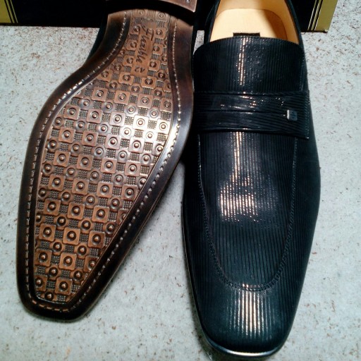 کفش مردانه چرم طبیعی شاهکار هنر چرمسازی ترکیه  زمان دلار1200تومان چرم رویه آن را ازترکیه آوردم کارخانه جیهان استانبول ترکیه