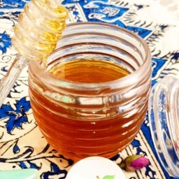 عسل کنار طبیعی امسال با کیفیت و طعم عالی در بسته بندی  12 عدد ظرف یک کیلویی 
