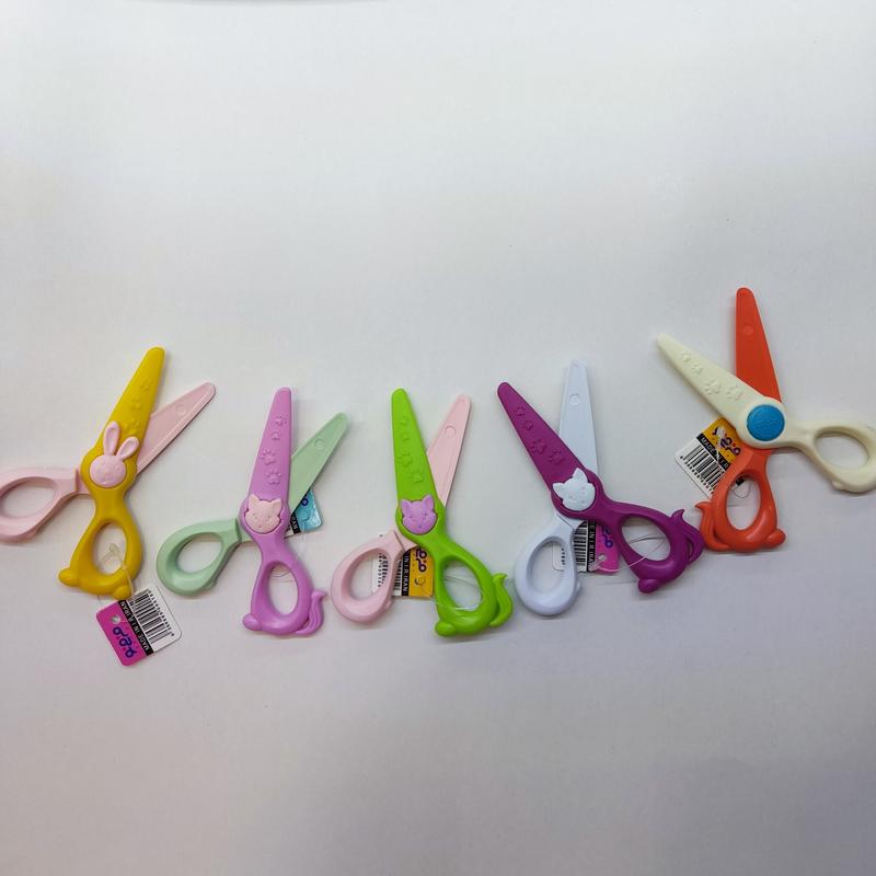 قیچی پلاستیکی مناسب کودکان عزیزمان در رنگهای مختلف