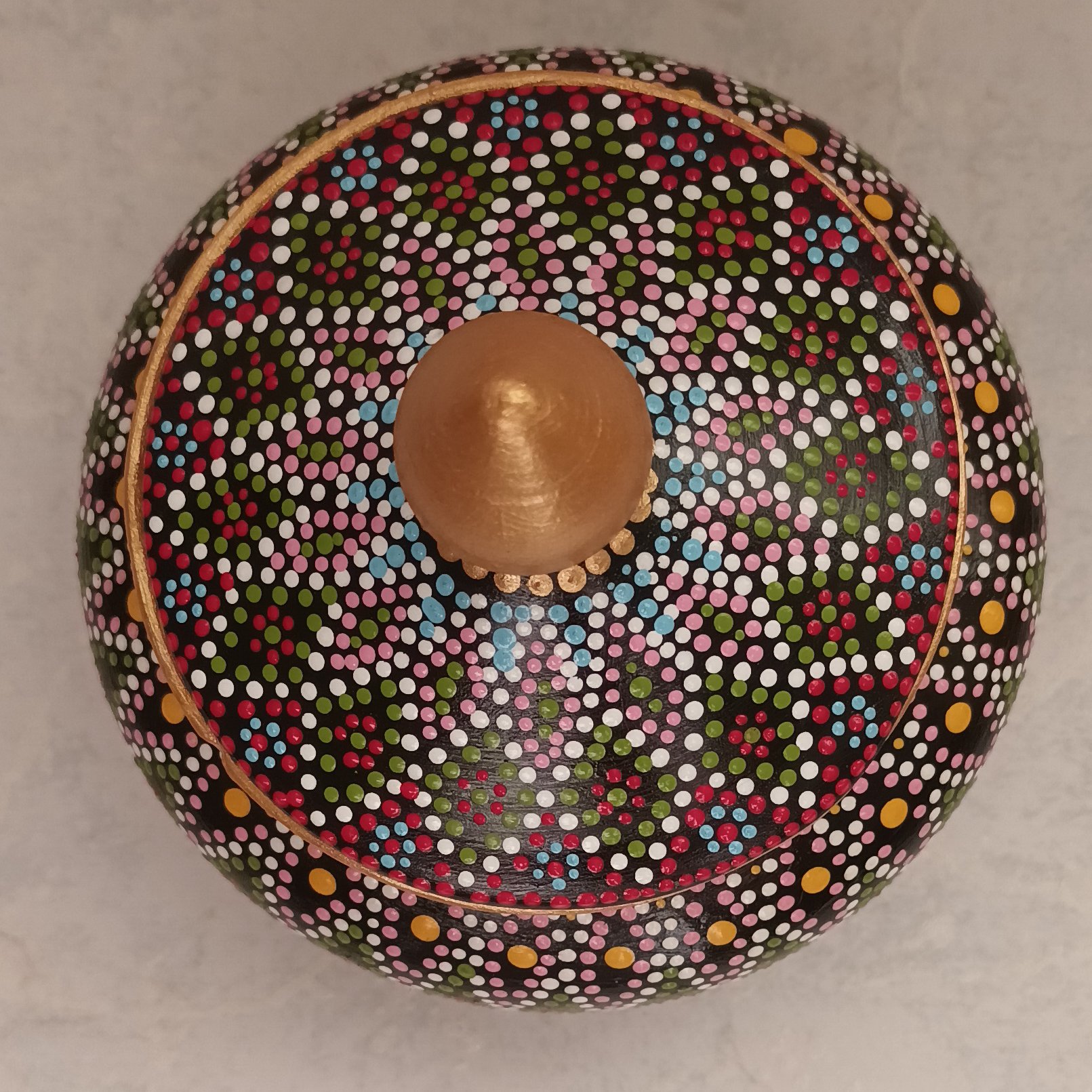 قندان نقطه کوبی شده طرح لوزی جنس سفالی