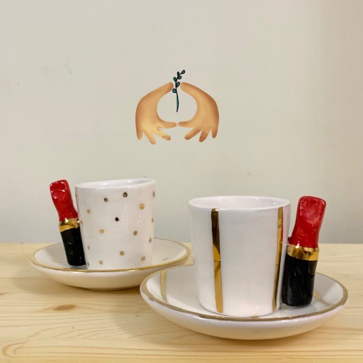فنجان و نعلبکی سرامیکی دستساز طرح رژ لب (ماتیک) با ظرفیت 75 سی سی مخصوص سرو قهوه اسپرسو (طلا کاری شده)