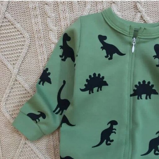 سرهمی پسرانه طرح دایناسور در سایزهای1و2و 3و4 مناسب نوزادی تا18ماه جنس پنبه برند ساج 