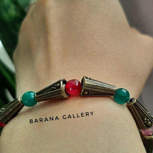 دستبند سنگ عقیق سبز  صورتی مدل هندی سنتی با   زنجیر 