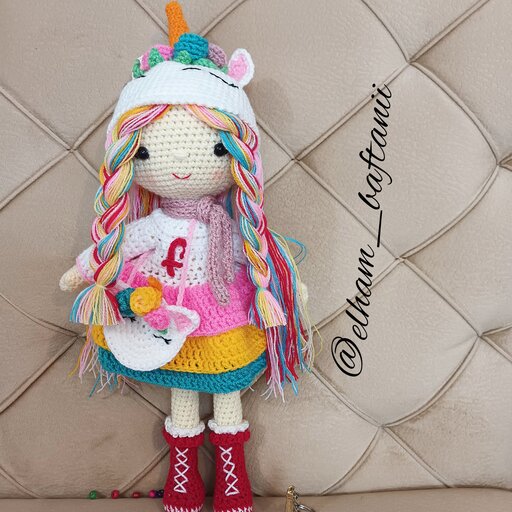 عروسک دختر سرمایی با لباس تکشاخ