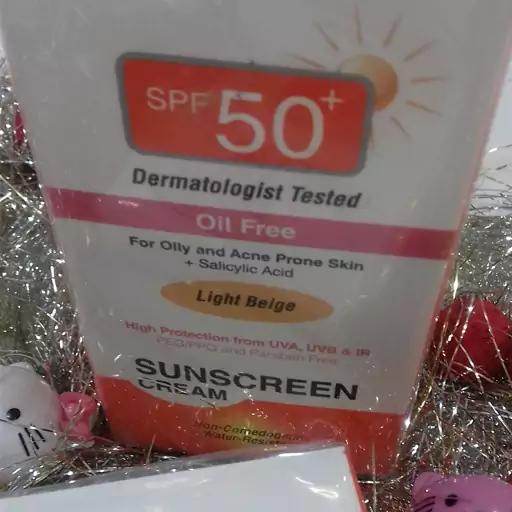 کرم ضد افتاب فاربن با spf 50 و با پوشش کرم پودری مناسب پوستهای خشک و پوستهای چرب