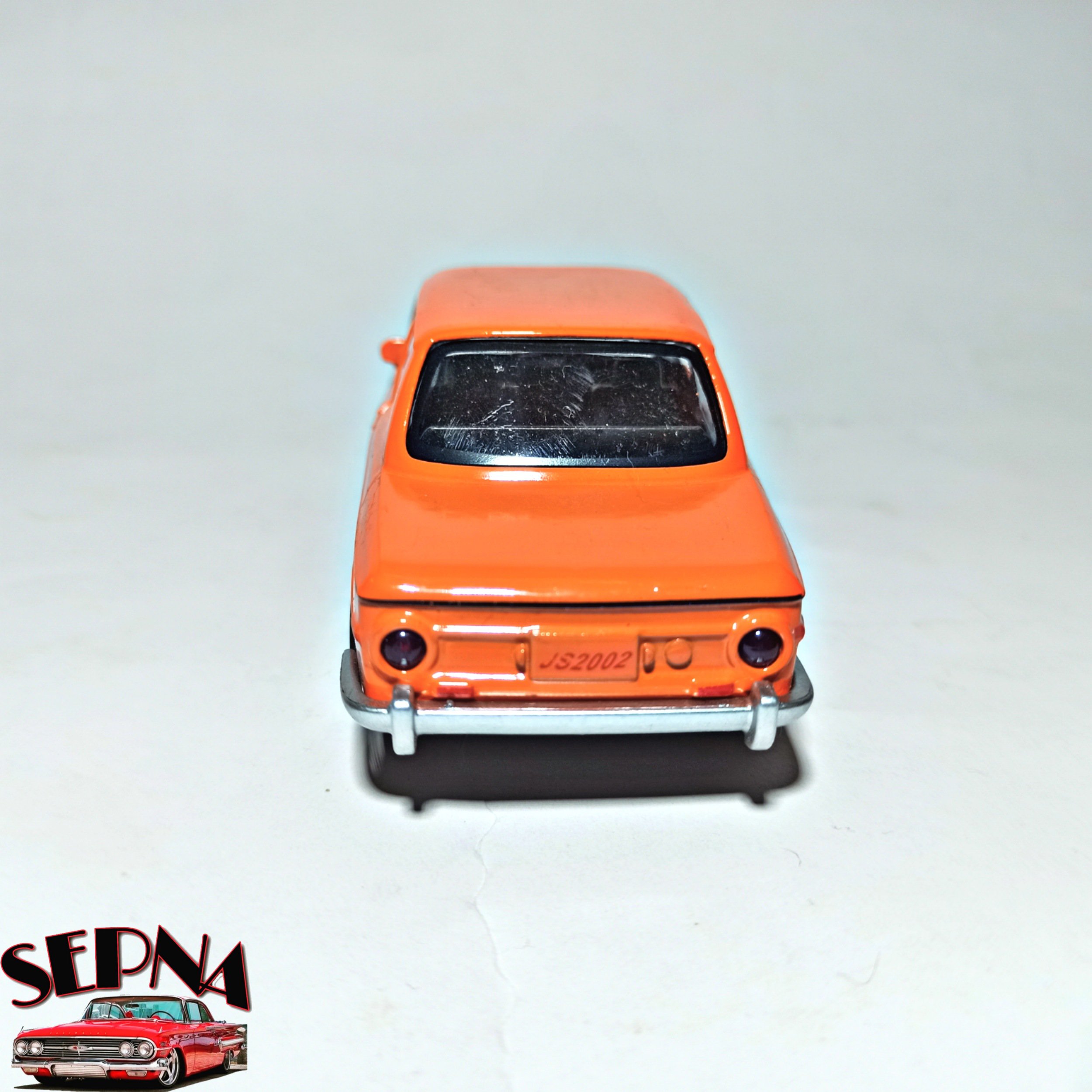 ماکت ماشین فلزی بی ام و BMW 2002 مقیاس 1/32 دو درب بازشو عقب کش و موزیکال