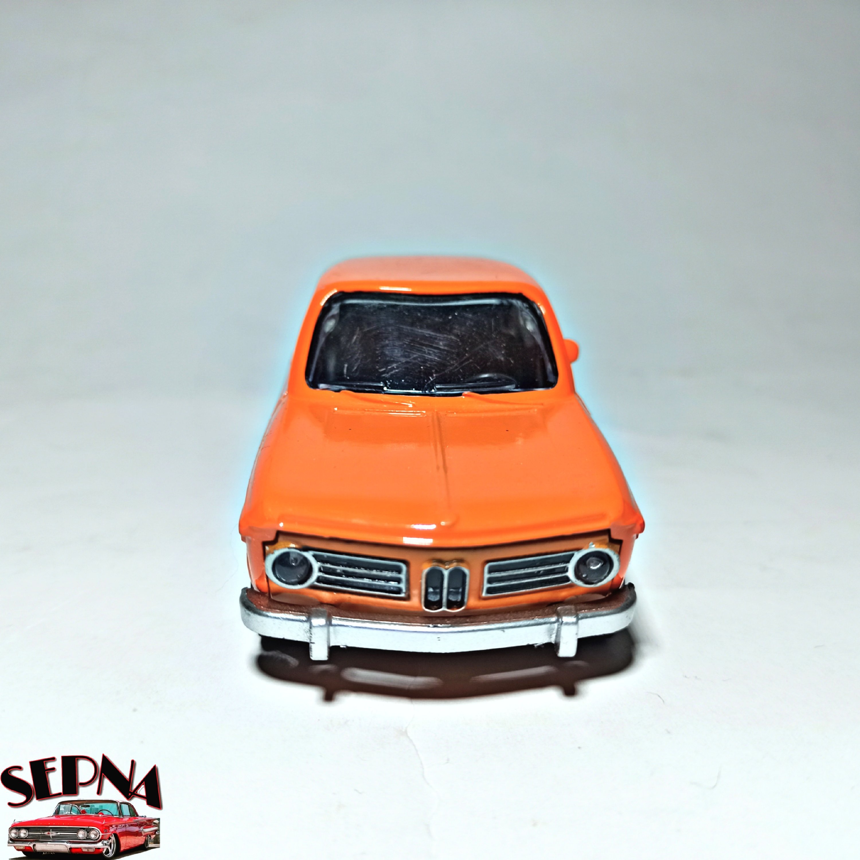 ماکت ماشین فلزی بی ام و BMW 2002 مقیاس 1/32 دو درب بازشو عقب کش و موزیکال