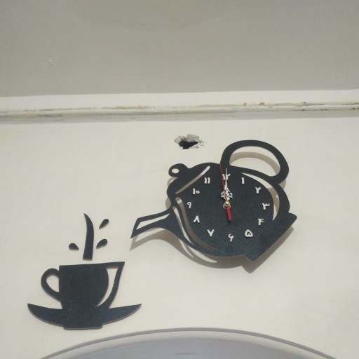 ساعت دیواری مدل قوری فنجان
جنس کار چوب سه میل ملامینه
در رنگ و سایز دلخواه
نصب آسان
موتور آرام گرد کم مصرف