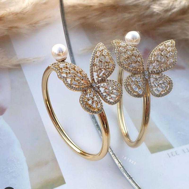 دستبند پروانه و مروارید استیل نگینی رنگ طلایی