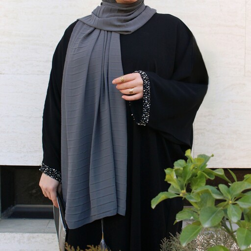 مانتو عبایی مدل هلما قد 140 فری سایز تا سایز 50 کار دست روی مچ آستین  جنس پارچه مرغوب اماراتی