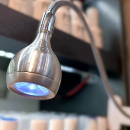 دستگاه یووی گیره ای انگشتی 24 وات مخصوص کاشت ژل طرح چراغ مطالعه با آداپتور