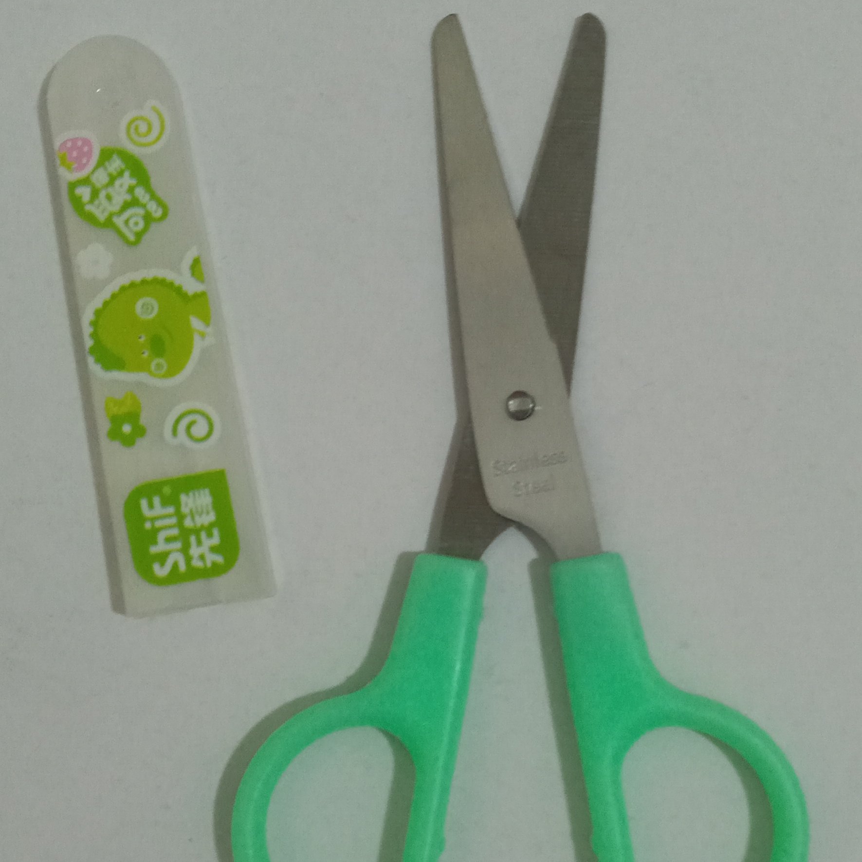 قیچی سر گرد دانش آموزی آبی و سبز 