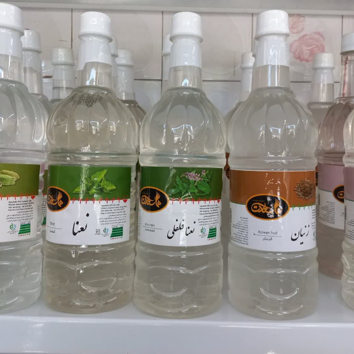 عرقیجات ارگانیک.عرقیجات سنتی و عرقیجات کاشان در ظرف های یک لیتری . 
