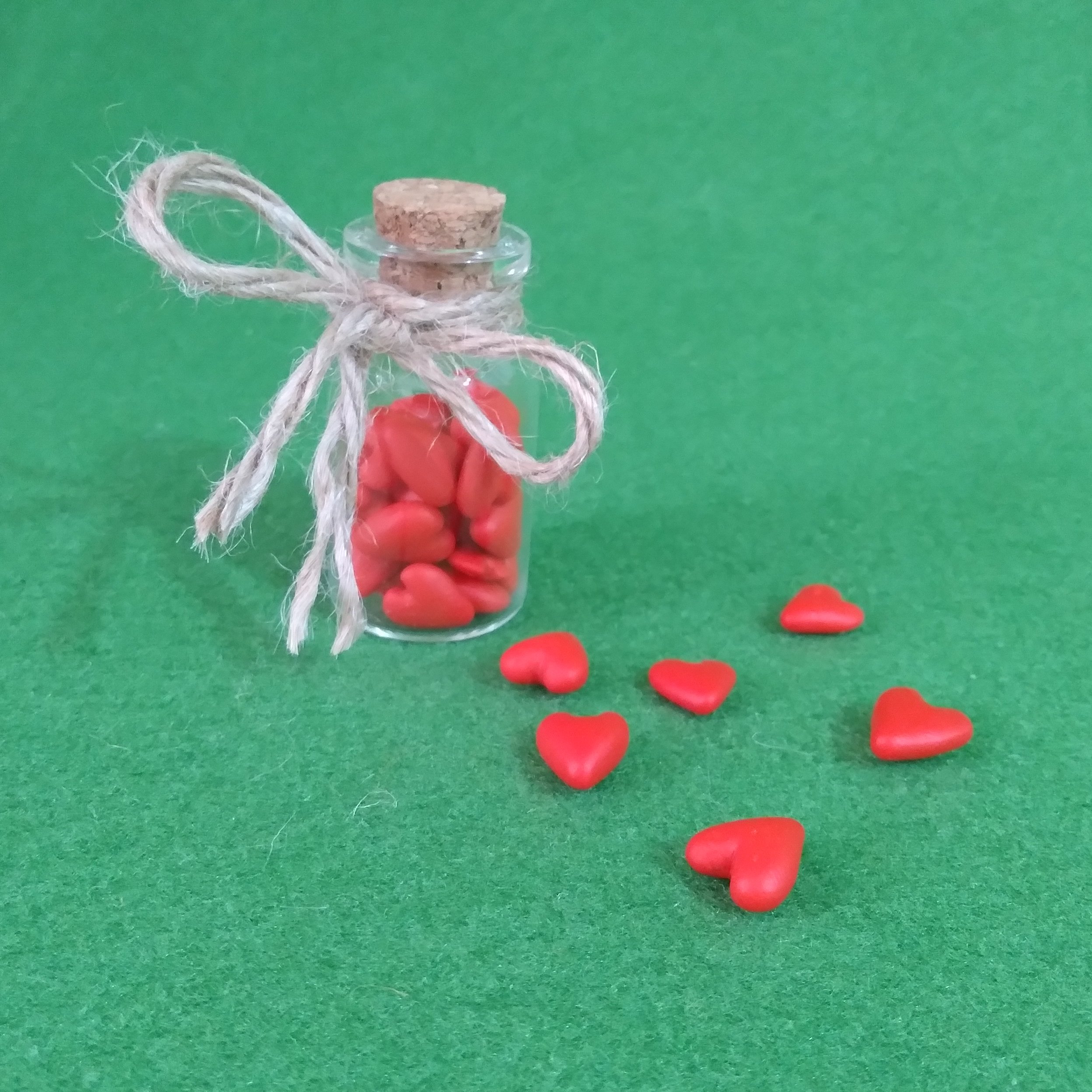 دست سازهای کوچک من گیفت شیشه ای قلبی ،قلب خمیری محصولی از ستاره چوبی