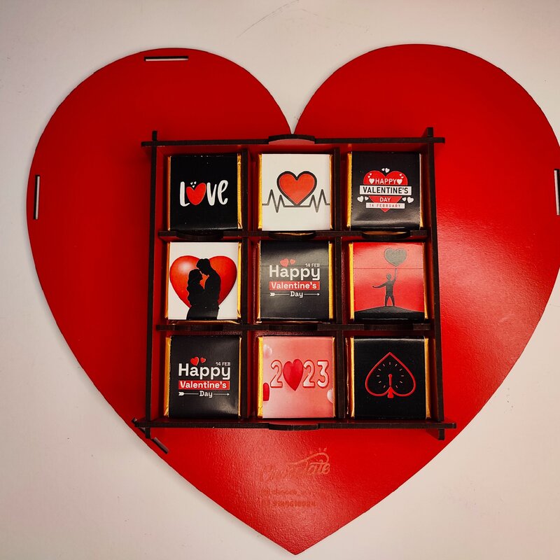 باکس هدیه سوپرایز  ولنتاین با  27 عدد شکلات  و با طراحی و چاپ رایگان (عکس و ایده مشتری) 