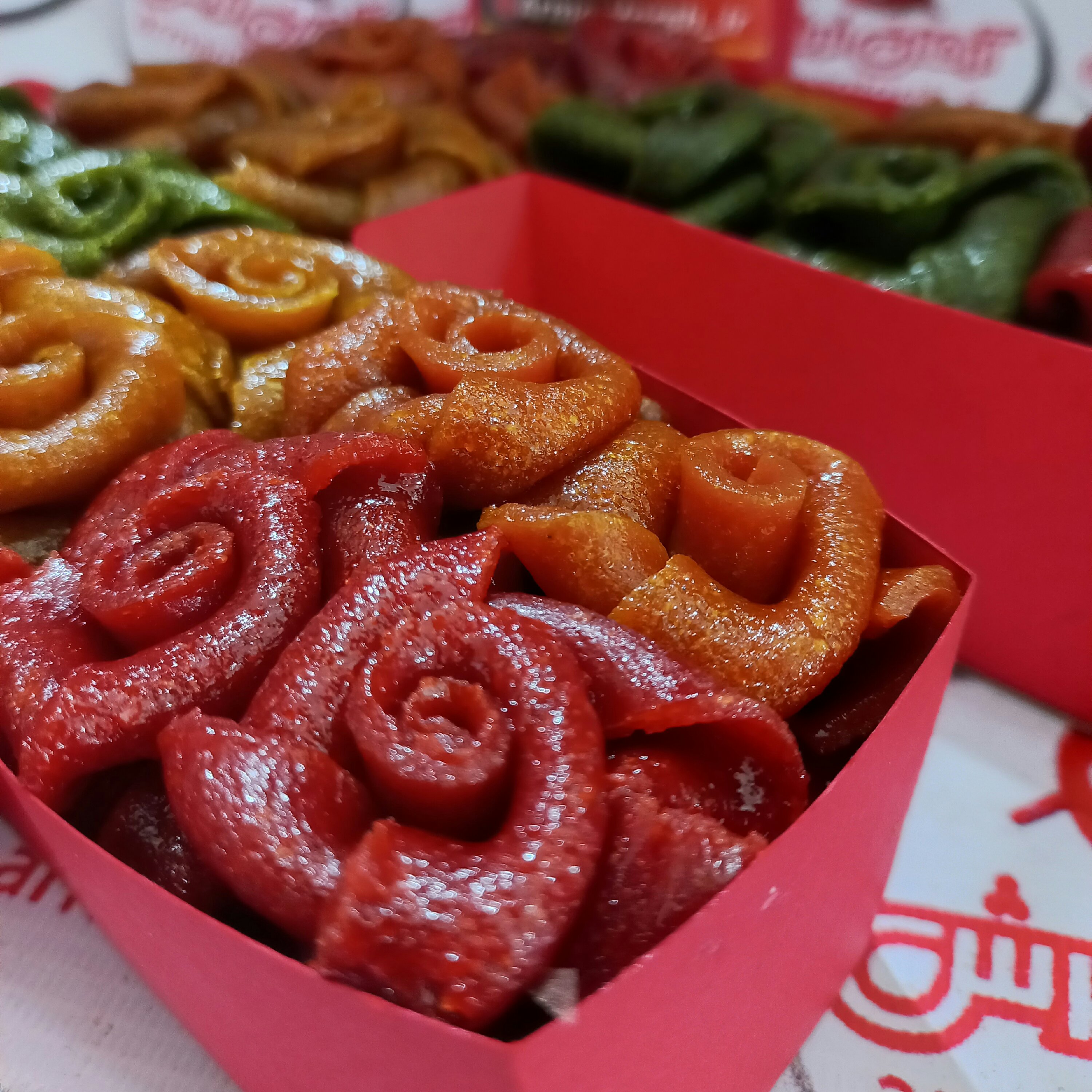 باکس گل رزخوشمزه f جذاب حروف دلخواه شماا