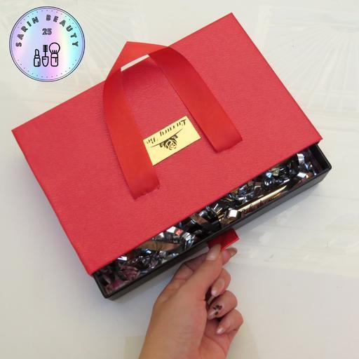 جعبه هدیه آرایشی همراه پوشال و هارد باکس قرمز