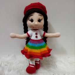عروسک بافتنی دختر رنگین کمان کلاهدار 