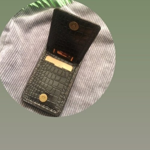 گارد گوشی ک جای کارتم داره واس هر گوشی قیمت فرق داره چرم گاوی