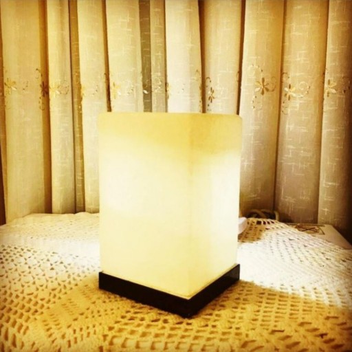 نورتاب سنگ نمک مدل مکعب با پایه چوبی(آباژور)