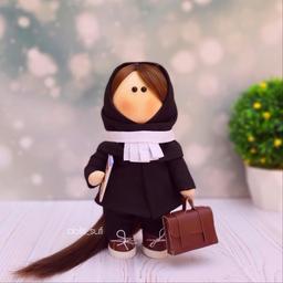 عروسک دست‌ساز مدل خانم وکیل