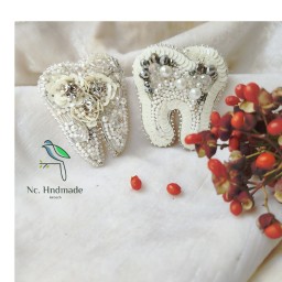 سنجاق سینه دندان طرح گل 