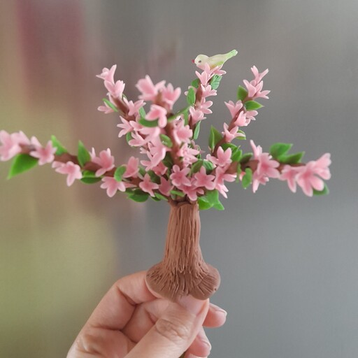 ماکت درخت شکوفه صورتی ( همراه با یک پرنده خوشگل روی درخت ) 