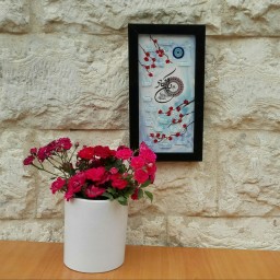 تابلو تلفیقی کاشی و شیشه ی دستساز وان یکاد (چشم نظر) با قاب مشکی از مجموعه بهاری زندگی کن محصولات هنری آمینا