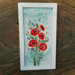 تابلو تلفیقی کاشی و شیشه ی دستساز گل‌ سرخ با قاب سفید از مجموعه بهاری زندگی کن محصولات هنری آمینا