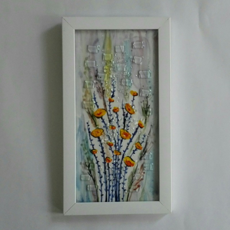 تابلو تلفیقی کاشی و شیشه ی دستساز گل‌های صحرا(زرد) با قاب سفید از مجموعه بهاری زندگی کن محصولات هنری آمینا