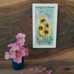 تابلو تلفیقی کاشی و شیشه ی دستساز گل‌های آفتاب گردان با قاب سفید از مجموعه بهاری زندگی کن محصولات هنری آمینا