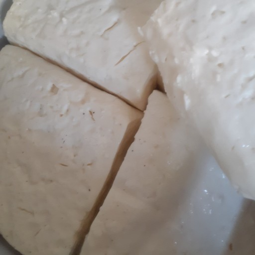 پنیر لیقوان 🧀و حلوا و نقل و کمپوت آناناس و کشمش و نمک دریاچه